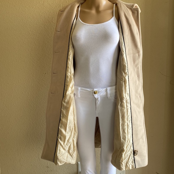 Anne Klein, Women Coat, Cream Color, Size 4. - Picture 2 of 10